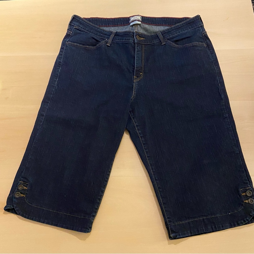 LEVI’S denim shorts. Size 16 approx.